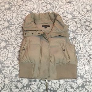 Shiny gold cropped puffer vest